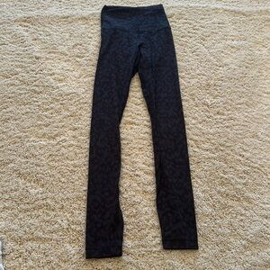 Lululemon black cheetah print leggings 28 inch size 2
